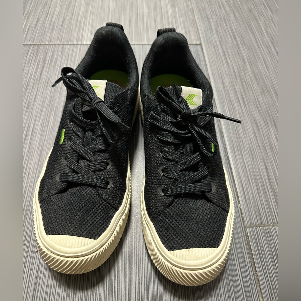 Cariuma Sneakers